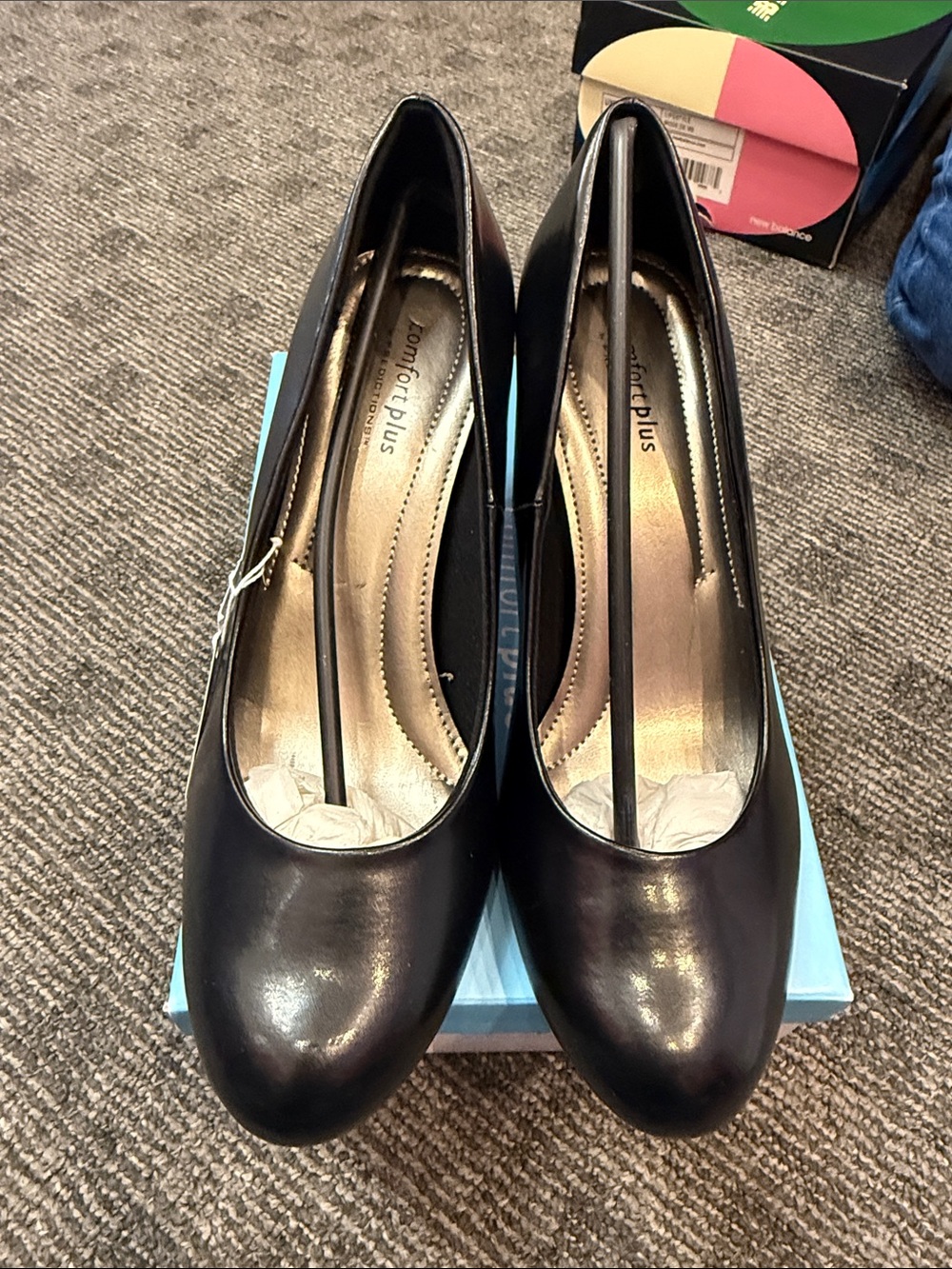 comfort plus by Predictions Black Round-Toe Leather Pumps